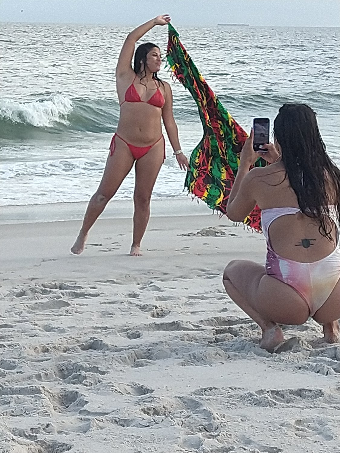 Columbian Latina Hotties body on beach smoking candid #7JYEcBGp