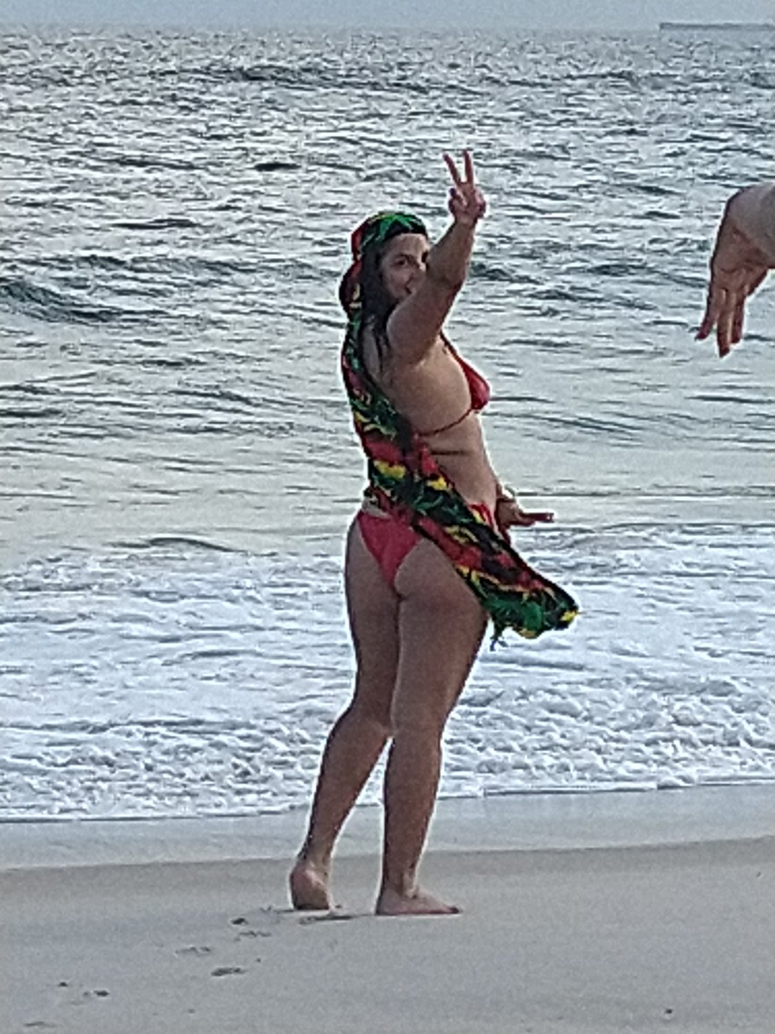 Columbian Latina Hotties body on beach smoking candid #DTywMmDm