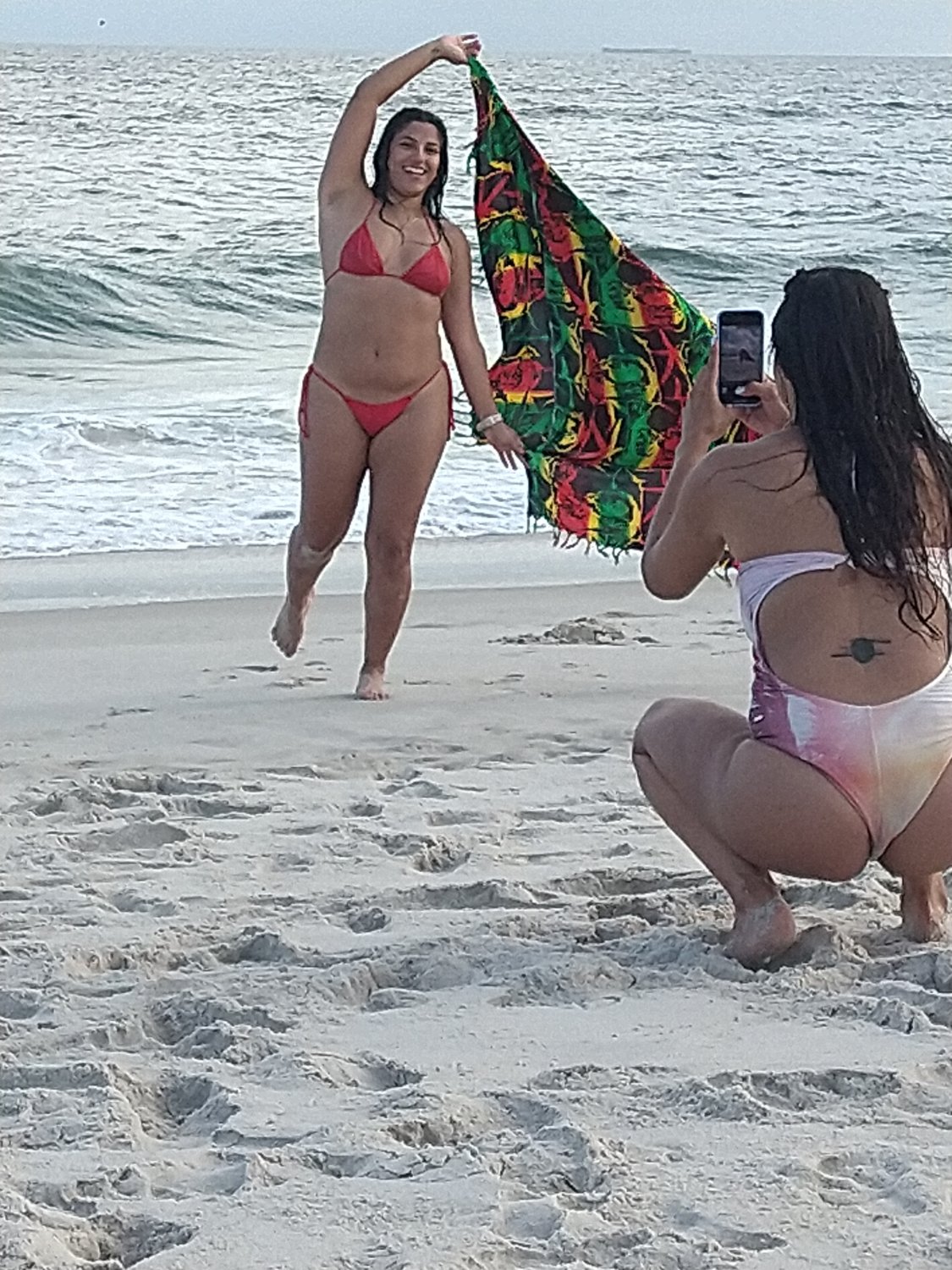 Columbian Latina Hotties body on beach smoking candid #Jr1HzTXU