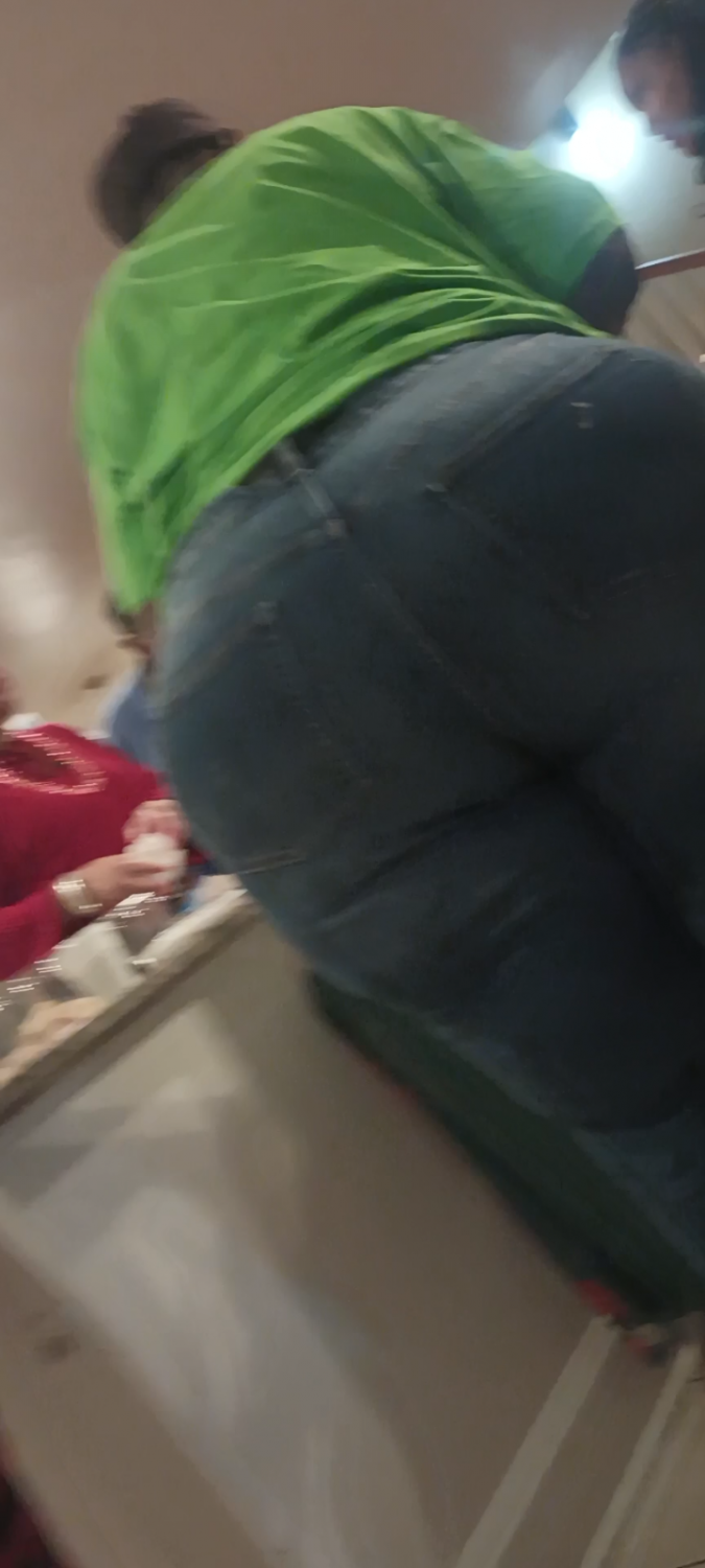 Saw This Big Ole Ass At the Xmas Party & Instantly Wanted To Nut In It. Snuck A Few Pics Tho🤤 #18IRpIS9