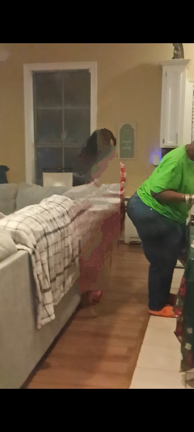 Saw This Big Ole Ass At the Xmas Party & Instantly Wanted To Nut In It. Snuck A Few Pics Tho🤤 #AwTR1MMN