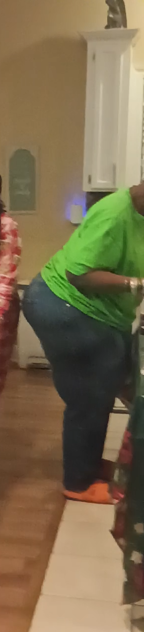 Saw This Big Ole Ass At the Xmas Party & Instantly Wanted To Nut In It. Snuck A Few Pics Tho🤤 #fsirwIrV