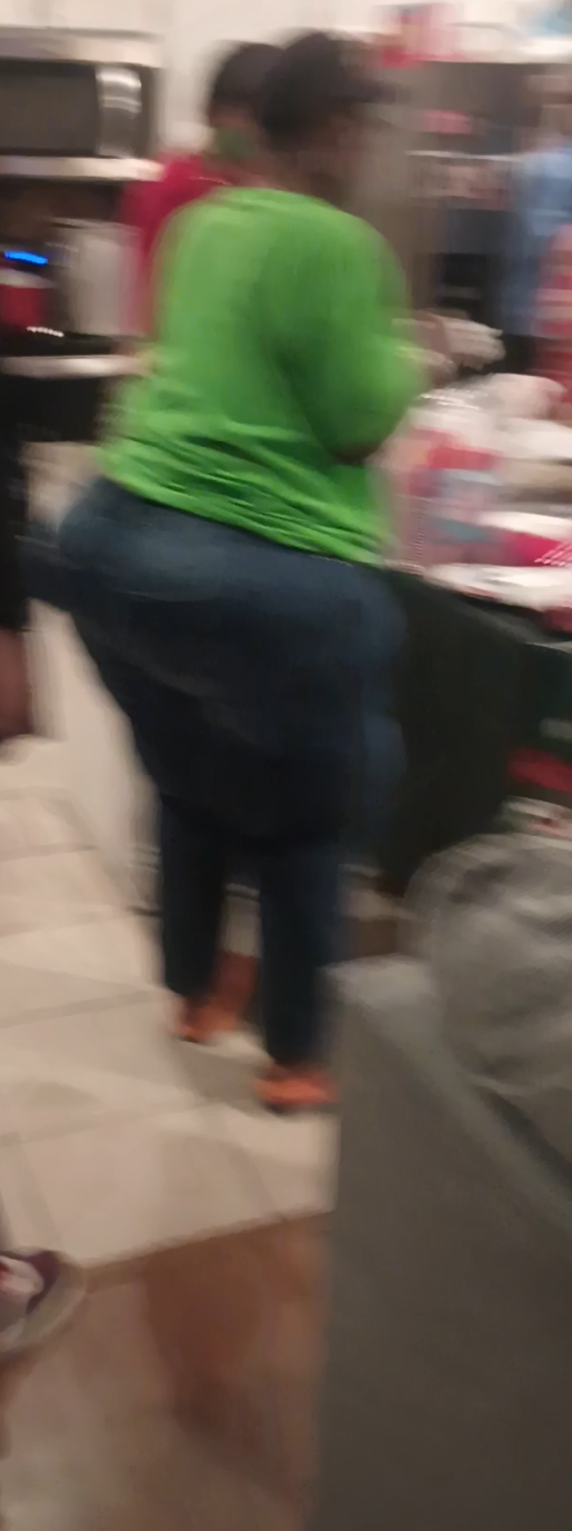 Saw This Big Ole Ass At the Xmas Party & Instantly Wanted To Nut In It. Snuck A Few Pics Tho🤤 #kxVZuEAI